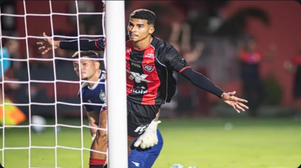 VITÓRIA MOSTRA SUA FORÇA NO BARRADÃO COM GOLEADA E PULA PARA A OITAVA POSIÇÃO