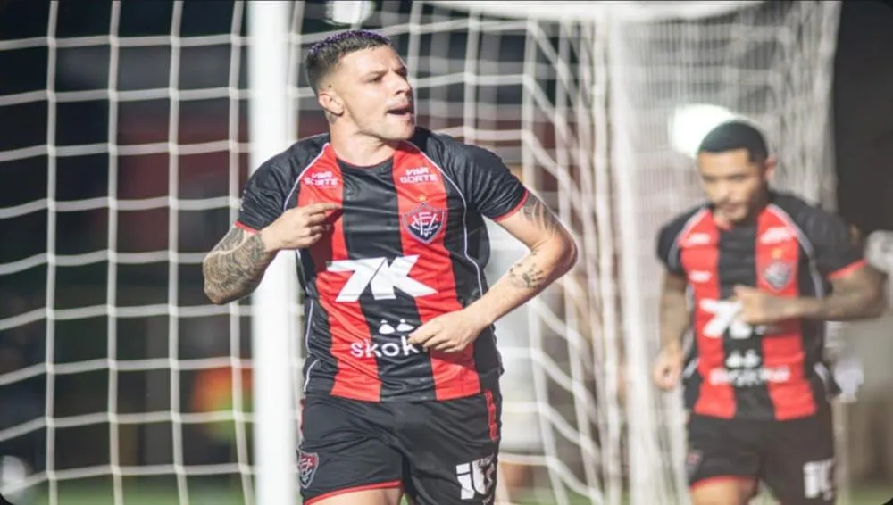 VOLTANDO DE CONTUSÃO, KAYZER MARCA GOL QUE GARANTE O VITÓRIA NAS SEMIFINAIS DA COPA DO NORDESTE