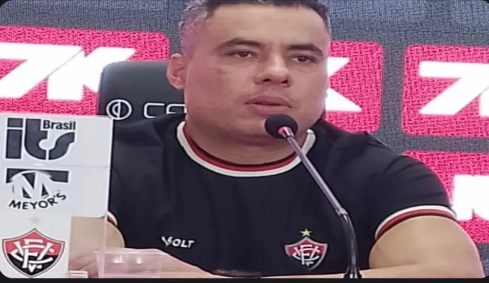 FELIZ E REALIZADO NO LEÃO, JAIR VENTURA DESTACA MAIS UMA VEZ A PARTICIPAÇÃO DOS TORCEDORES