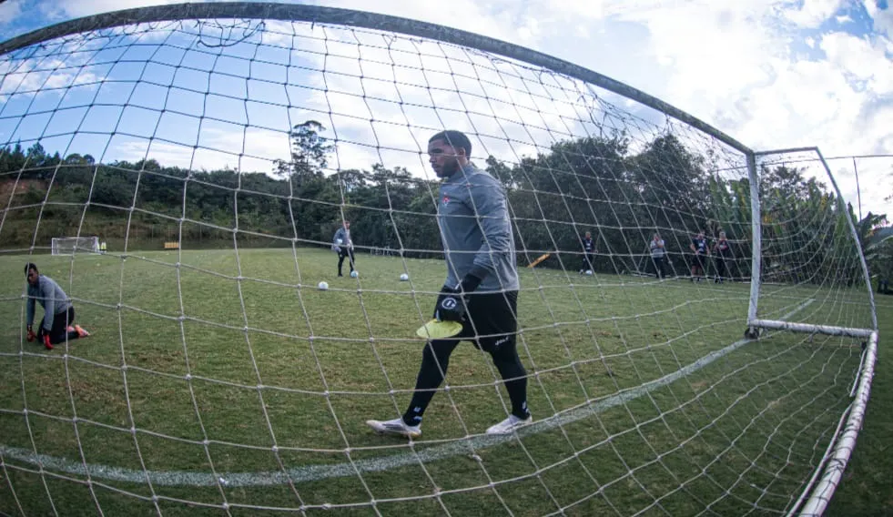 VITÓRIA TREINA NO INTERIOR DE SÃO PAULO DE OLHO NO DUELO COM O BRAGANTINO NESTE DOMINGO